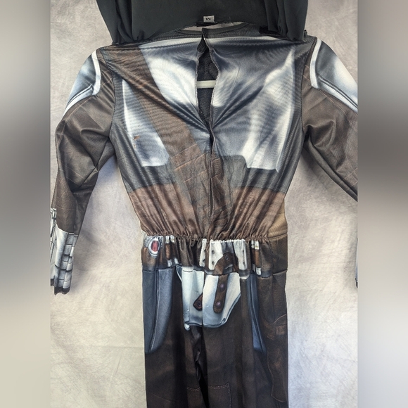 Star Wars Mandalorian Size Medium Costume With Cape In Great Condition - Picture 4 of 10